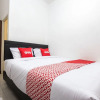 Отель OYO 1598 Feby Inn Near RS Gandaria, фото 4