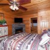 Отель Kissing Retreat - Two Bedroom Cabin, фото 10
