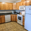 Отель Bright 2BR U/G parking LRT&Transit 1Min Walk, фото 19
