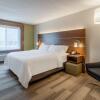 Отель Holiday Inn Express Hotel & Suites Burlington, an IHG Hotel, фото 41