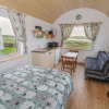 Отель The Snuggly Sheep Shepherd Hut Campview Farm Stay, фото 21