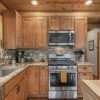 Отель Bearfoot Chalet 3 Bedroom Home by NW Comfy Cabins, фото 24