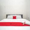 Отель RedDoorz Syariah Near Syamsudin Noor Airport 4, фото 7