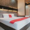 Отель RedDoorz @ Jamin Ginting Medan, фото 14