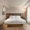 Отель La Quinta Inn & Suites by Wyndham Times Square South, фото 3