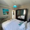 Отель Wake up to stunning Sea Views every day in our 2 Bedroom Apartment, фото 2