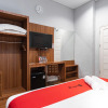 Отель RedDoorz Premium near Centre Point Mall Medan, фото 4