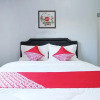Отель OYO 572 Omah Gedongkuning Syariah Homestay, фото 15