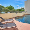Отель Cairns Ocean View Apartment in Aquarius, фото 11