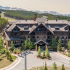 Отель Twin Chutes by Avantstay Beautiful Ski in Ski out Condo w/ Access to Hot Tub & Gym, фото 1