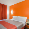 Отель Motel 6 Whitby, ON - Toronto East, фото 16