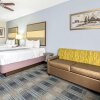 Отель La Quinta Inn & Suites by Wyndham Guthrie, фото 23