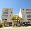 Отель Ocean Breeze Luxury Villas by Elliott Beach Rentals в Норт-Миртл-Биче