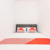 Отель J&b Room Utan Kayu by OYO Rooms, фото 7