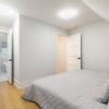 Отель Newly renovated 4 Bed 3 Bath House in DT Toronto, фото 44