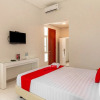 Отель RedDoorz Syariah @ Kebraon, фото 6