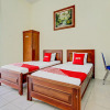 Отель OYO 90226 Penginapan Sederhana Syariah, фото 1