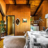 Отель Cozy Cabin On The Cove - Lakefront with Private Dock by Yosemite Region Resorts, фото 25