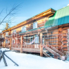 Отель Grand Peaks Lodge, фото 1