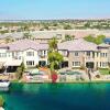 Отель Terra Lago Lakehouse Villa, close to golf, tennis, festivals and shopping!, фото 17