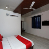 Отель OYO 15839 Hotel Queen Palace, фото 14