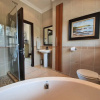 Отель Or Tambo Airport Holiday Home, фото 9