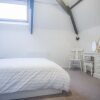 Отель Penthouse At The Mews - 2 Bed Apartment - Tenby, фото 6