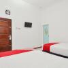 Отель Penginapan Eby by OYO Rooms, фото 11