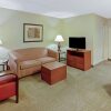 Отель La Quinta Inn & Suites Appleton College Avenue, фото 21