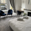 Отель Impeccable 2-bed Apartment in Eastbourne, фото 9