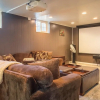 Отель The Retro Escape City Park Hot Tub & Movie Theater, фото 1