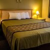 Отель Green Gables Motel & Suites, фото 4