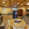 Отель Sojourner's Lodge & Log Cabin Suites, фото 7