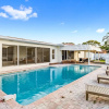 Отель Modern 3br Pool Game Room 3 Bedroom Home by RedAwning, фото 12
