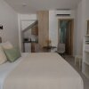 Отель Phaedrus Living: Alkminis Seaside Suites Sand в Пафосе