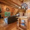 Отель Hilltop Hideaway - Endearing Mountain Cabin With Hot tub Foosball pet Friendly, фото 4