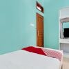 Отель OYO 92294 Amole Homestay Syariah, фото 7