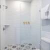 Отель Sosuite Corner 1BR Apt w W/d, Shared Roofdeck, фото 5