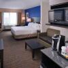 Отель Holiday Inn Express & Suites Bakersfield Airport, an IHG Hotel, фото 6
