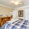 Отель Lakefront Camdenton Condo: Grill & Community Pool, фото 2