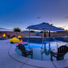Отель Coachella Splash Pad Four Bedroom House, фото 23