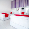 Отель RedDoorz near Terminal Batu Ampar, фото 10