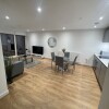 Отель Spacious 2-bed Apartment in Whyteleafe в Уителифе