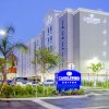 Отель Candlewood Suites Miami Intl Airport-36th St, an IHG Hotel в Майами