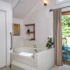 Отель Bear Feet 3 Bedroom Townhome, фото 10