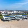 Отель Modern beach apartment, фото 1