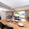 Отель Stylish 1BR Garden Flat next to Emirates Stadium, фото 2