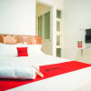 Отель RedDoorz @ Bukit Palma Surabaya, фото 5