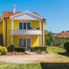 Отель Amazing Home in Tribunj With Wifi and 4 Bedrooms, фото 1