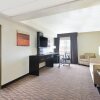 Отель Holiday Inn Express Hotel & Suites Colby, фото 5